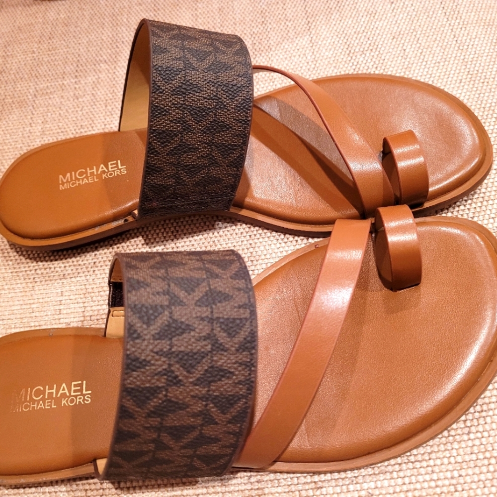 MICHAEL Michael Kors Sidney Flat Sandal size 6